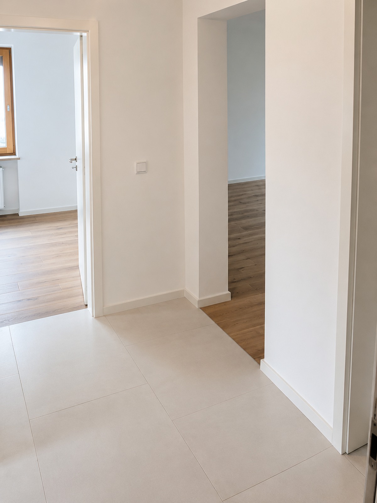 Flur der Wohnung in Röhrmoos nach der Modernisierung
